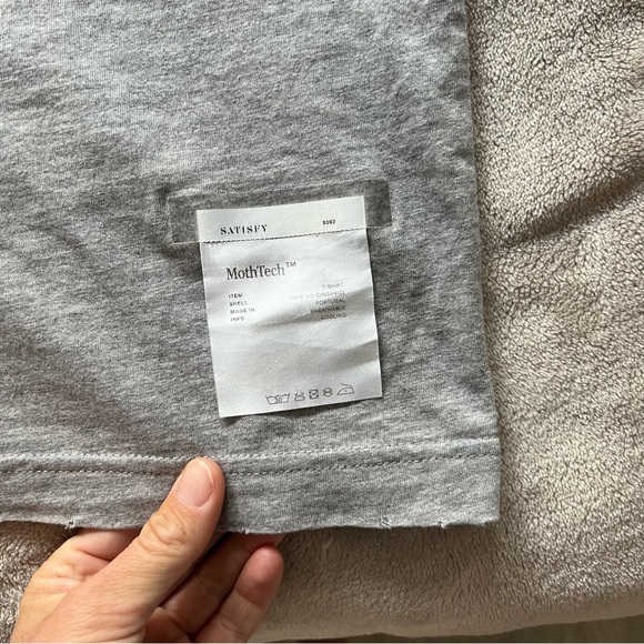 Satisfy Running Mothtech T-shirt - Picture 5 of 5